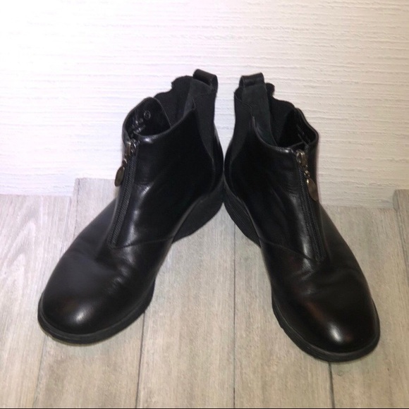 COLE HAAN Black Leather Zippered Boots SZ 7.5 - Picture 4 of 8